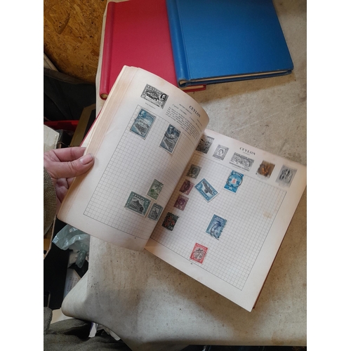 167 - Approx 11 kg of stamps : on paper, on sheets, on  printed pages, loose, albums, partially and sparse... 