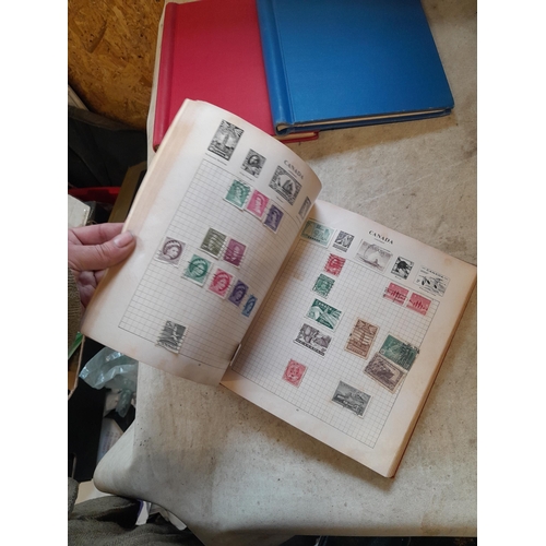 167 - Approx 11 kg of stamps : on paper, on sheets, on  printed pages, loose, albums, partially and sparse... 