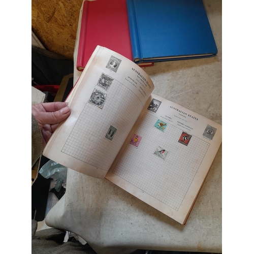 167 - Approx 11 kg of stamps : on paper, on sheets, on  printed pages, loose, albums, partially and sparse... 