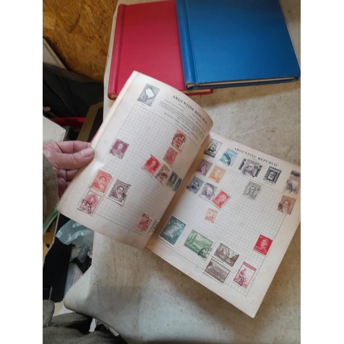 167 - Approx 11 kg of stamps : on paper, on sheets, on  printed pages, loose, albums, partially and sparse... 