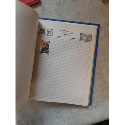 167 - Approx 11 kg of stamps : on paper, on sheets, on  printed pages, loose, albums, partially and sparse... 