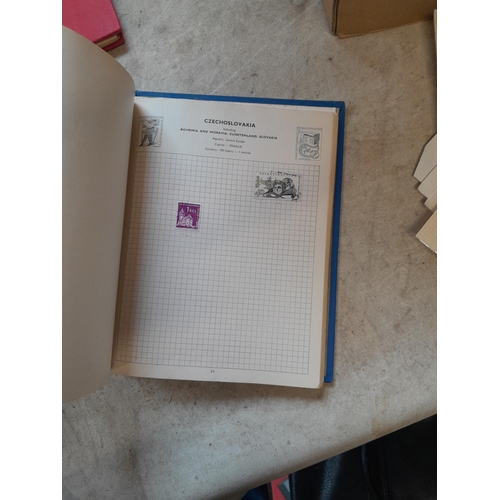 167 - Approx 11 kg of stamps : on paper, on sheets, on  printed pages, loose, albums, partially and sparse... 