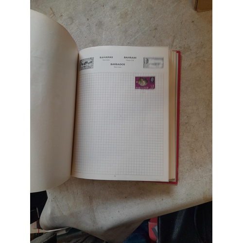 167 - Approx 11 kg of stamps : on paper, on sheets, on  printed pages, loose, albums, partially and sparse... 