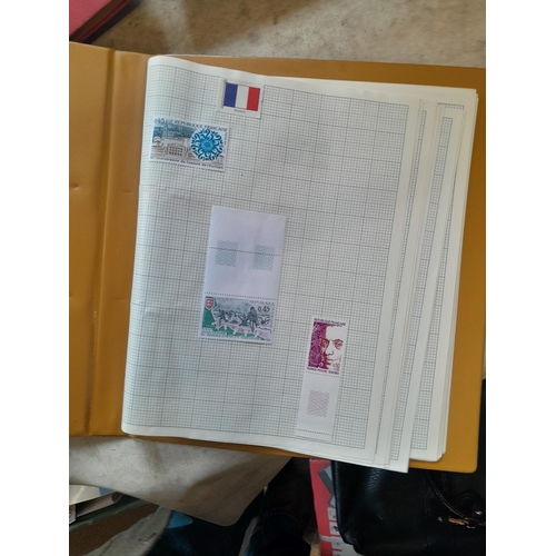 167 - Approx 11 kg of stamps : on paper, on sheets, on  printed pages, loose, albums, partially and sparse... 