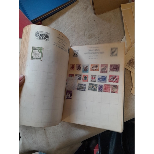 167 - Approx 11 kg of stamps : on paper, on sheets, on  printed pages, loose, albums, partially and sparse... 