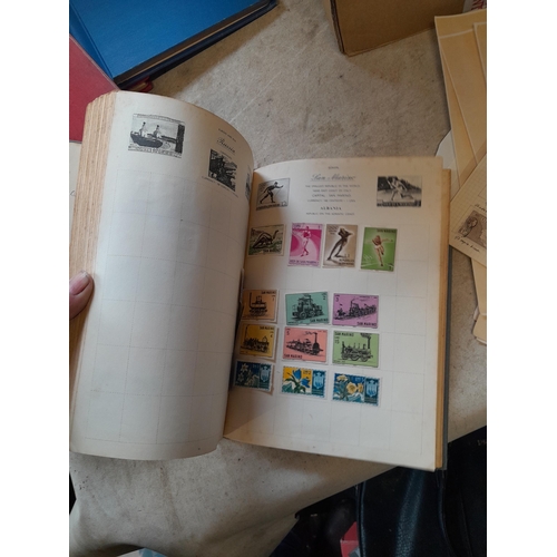 167 - Approx 11 kg of stamps : on paper, on sheets, on  printed pages, loose, albums, partially and sparse... 