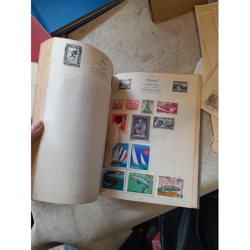 167 - Approx 11 kg of stamps : on paper, on sheets, on  printed pages, loose, albums, partially and sparse... 