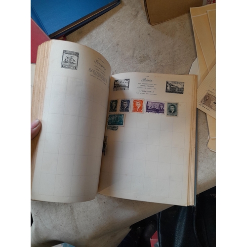 167 - Approx 11 kg of stamps : on paper, on sheets, on  printed pages, loose, albums, partially and sparse... 