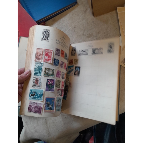 167 - Approx 11 kg of stamps : on paper, on sheets, on  printed pages, loose, albums, partially and sparse... 