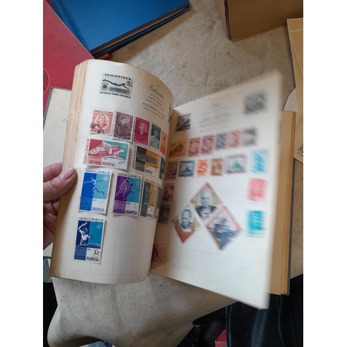 167 - Approx 11 kg of stamps : on paper, on sheets, on  printed pages, loose, albums, partially and sparse... 