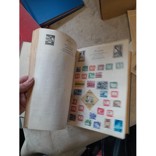 167 - Approx 11 kg of stamps : on paper, on sheets, on  printed pages, loose, albums, partially and sparse... 