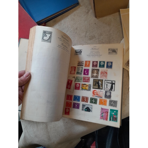 167 - Approx 11 kg of stamps : on paper, on sheets, on  printed pages, loose, albums, partially and sparse... 