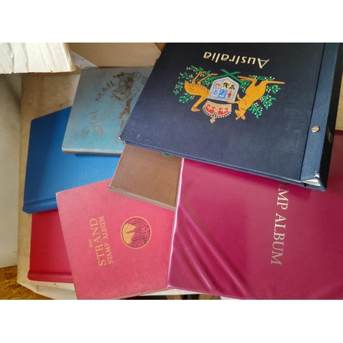 167 - Approx 11 kg of stamps : on paper, on sheets, on  printed pages, loose, albums, partially and sparse... 