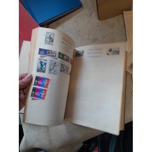 167 - Approx 11 kg of stamps : on paper, on sheets, on  printed pages, loose, albums, partially and sparse... 