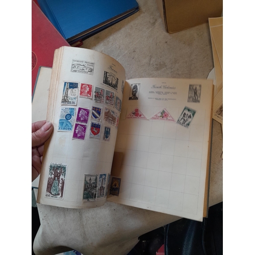 167 - Approx 11 kg of stamps : on paper, on sheets, on  printed pages, loose, albums, partially and sparse... 