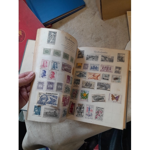 167 - Approx 11 kg of stamps : on paper, on sheets, on  printed pages, loose, albums, partially and sparse... 