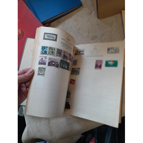 167 - Approx 11 kg of stamps : on paper, on sheets, on  printed pages, loose, albums, partially and sparse... 