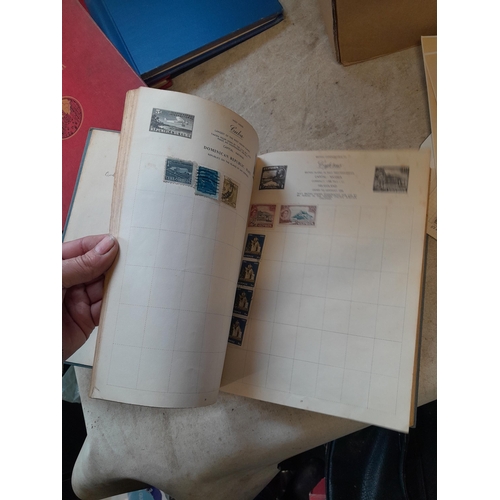 167 - Approx 11 kg of stamps : on paper, on sheets, on  printed pages, loose, albums, partially and sparse... 