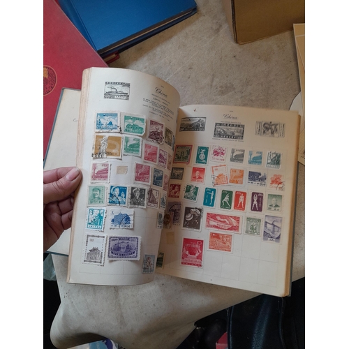 167 - Approx 11 kg of stamps : on paper, on sheets, on  printed pages, loose, albums, partially and sparse... 