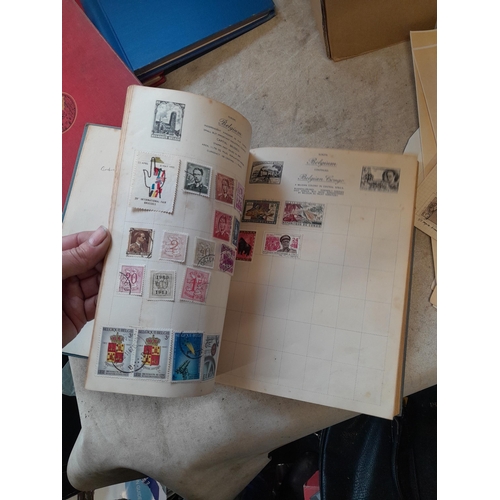 167 - Approx 11 kg of stamps : on paper, on sheets, on  printed pages, loose, albums, partially and sparse... 