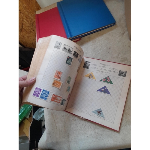 167 - Approx 11 kg of stamps : on paper, on sheets, on  printed pages, loose, albums, partially and sparse... 