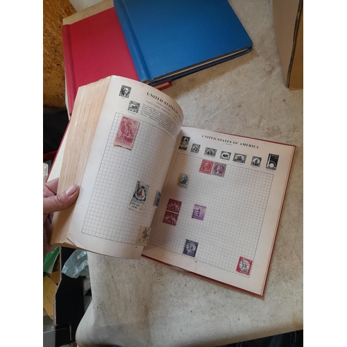 167 - Approx 11 kg of stamps : on paper, on sheets, on  printed pages, loose, albums, partially and sparse... 