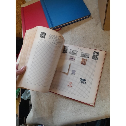 167 - Approx 11 kg of stamps : on paper, on sheets, on  printed pages, loose, albums, partially and sparse... 