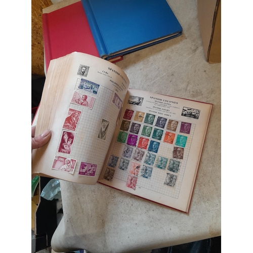 167 - Approx 11 kg of stamps : on paper, on sheets, on  printed pages, loose, albums, partially and sparse... 