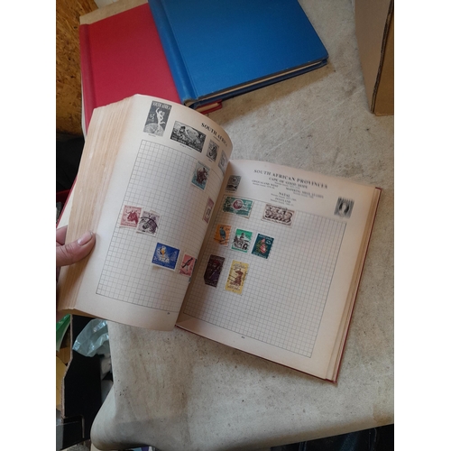 167 - Approx 11 kg of stamps : on paper, on sheets, on  printed pages, loose, albums, partially and sparse... 