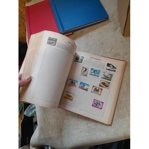 167 - Approx 11 kg of stamps : on paper, on sheets, on  printed pages, loose, albums, partially and sparse... 