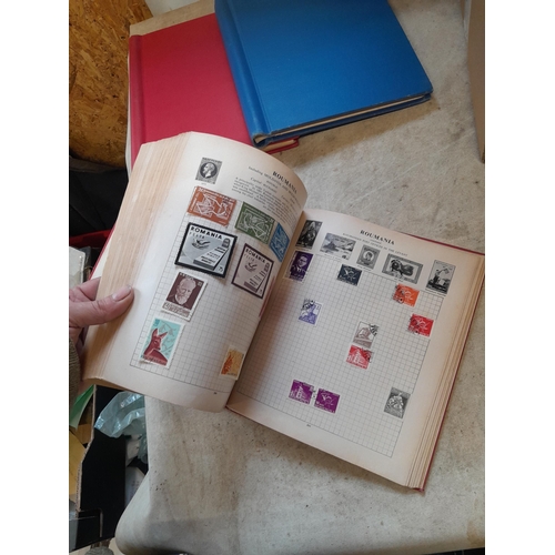 167 - Approx 11 kg of stamps : on paper, on sheets, on  printed pages, loose, albums, partially and sparse... 