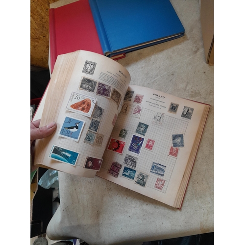 167 - Approx 11 kg of stamps : on paper, on sheets, on  printed pages, loose, albums, partially and sparse... 