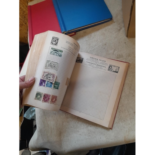 167 - Approx 11 kg of stamps : on paper, on sheets, on  printed pages, loose, albums, partially and sparse... 