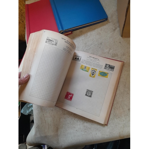 167 - Approx 11 kg of stamps : on paper, on sheets, on  printed pages, loose, albums, partially and sparse... 