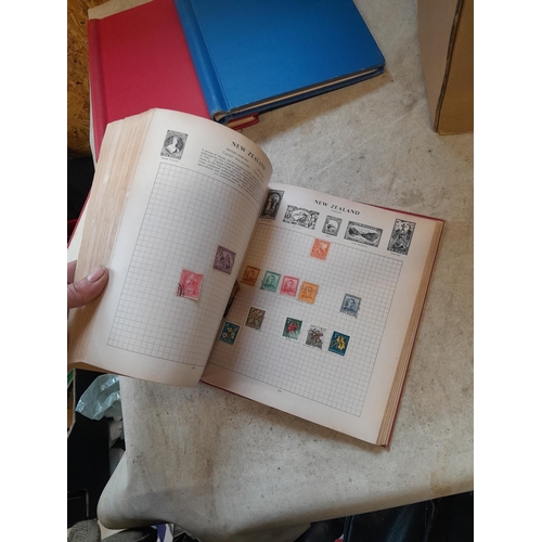 167 - Approx 11 kg of stamps : on paper, on sheets, on  printed pages, loose, albums, partially and sparse... 