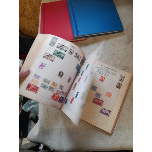 167 - Approx 11 kg of stamps : on paper, on sheets, on  printed pages, loose, albums, partially and sparse... 