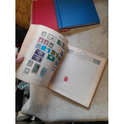 167 - Approx 11 kg of stamps : on paper, on sheets, on  printed pages, loose, albums, partially and sparse... 