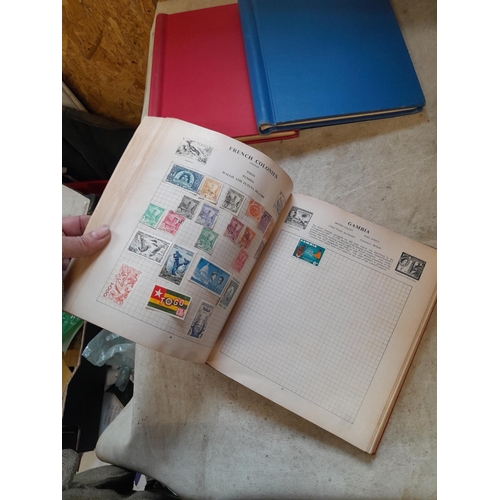 167 - Approx 11 kg of stamps : on paper, on sheets, on  printed pages, loose, albums, partially and sparse... 