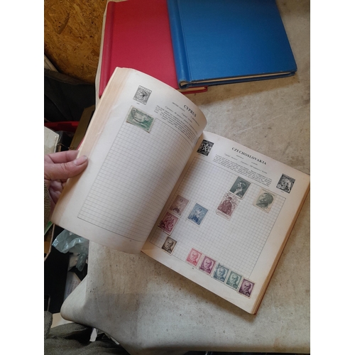 167 - Approx 11 kg of stamps : on paper, on sheets, on  printed pages, loose, albums, partially and sparse... 