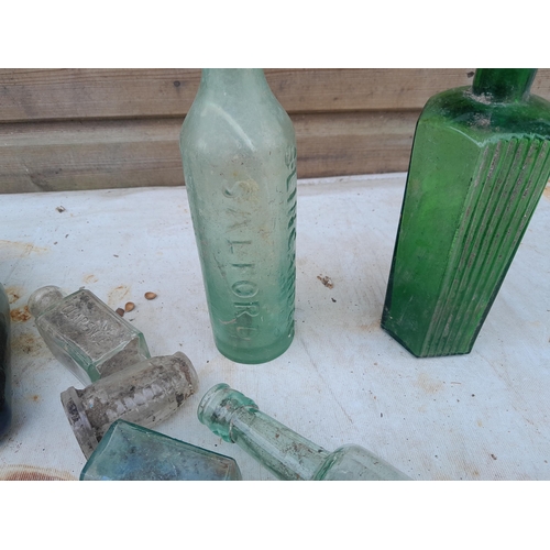 172 - Tip dug advertising and non advertising glass and stoneware bottles : Salford Jackson and poison bot... 