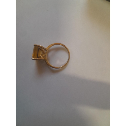 175 - 9 KT gold ring set with golden fluorite size N , gross weight 5 g in a box of issue with associated ... 