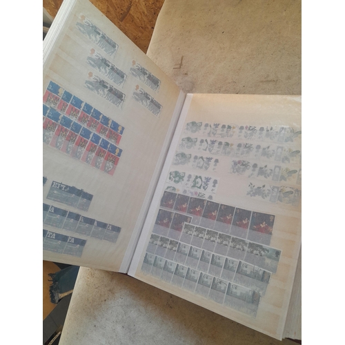 252 - Stamps : QEII in a stock book with duplication