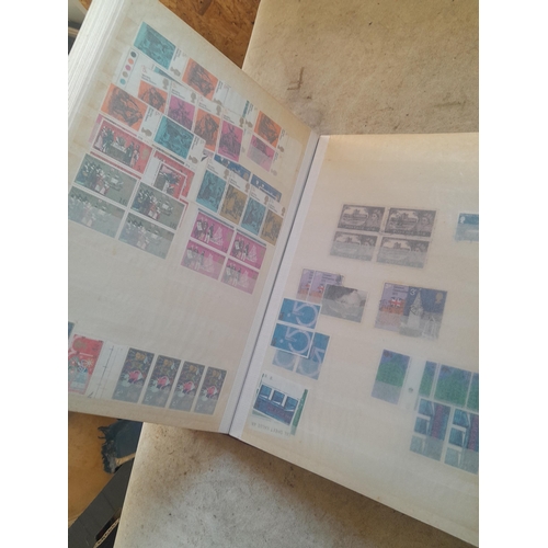 252 - Stamps : QEII in a stock book with duplication