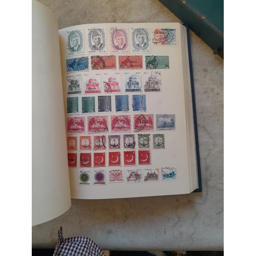 263 - Stamps of the Commonwealth O - Z : a good lot, Rhodesia SG 158 1910 set 3 Shillings with faults, 135... 