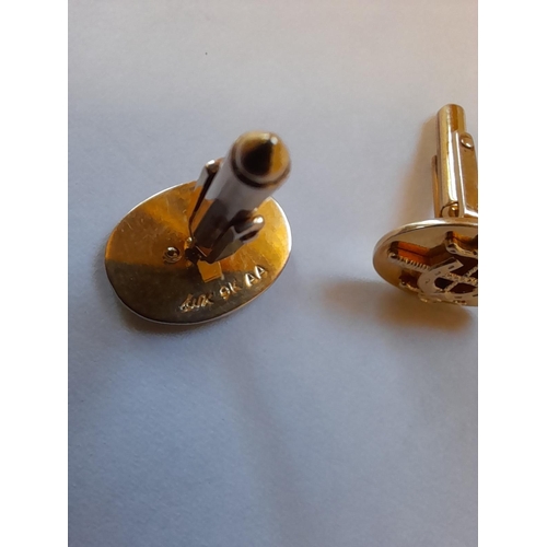 269 - Pair of 9 kt cold cufflinks with horseshoe, stirrup and crop motifs (horse racing interest) gross we... 