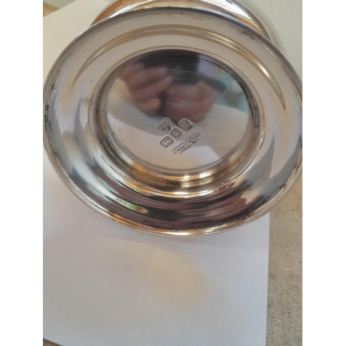 272 - Solid silver tankard London 1957 Garrad & Co. 425 g