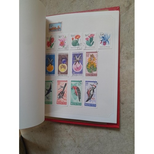 210 - Stamps : a multithematic collection on SG Avon leaves lightly mounted , approx 100 pages in clean co... 