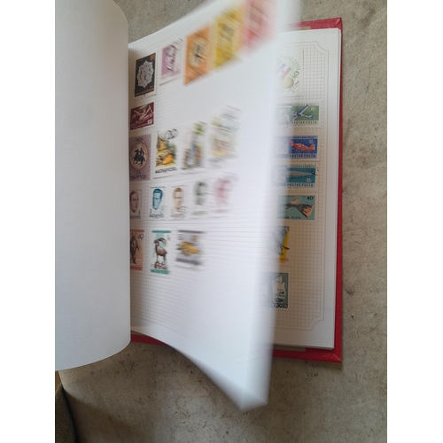 210 - Stamps : a multithematic collection on SG Avon leaves lightly mounted , approx 100 pages in clean co... 