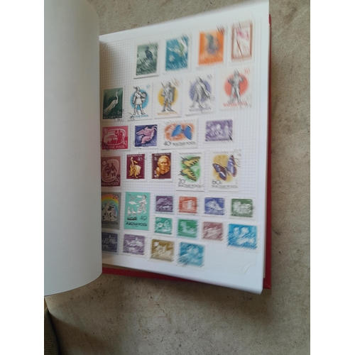 210 - Stamps : a multithematic collection on SG Avon leaves lightly mounted , approx 100 pages in clean co... 