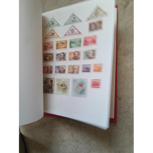210 - Stamps : a multithematic collection on SG Avon leaves lightly mounted , approx 100 pages in clean co... 
